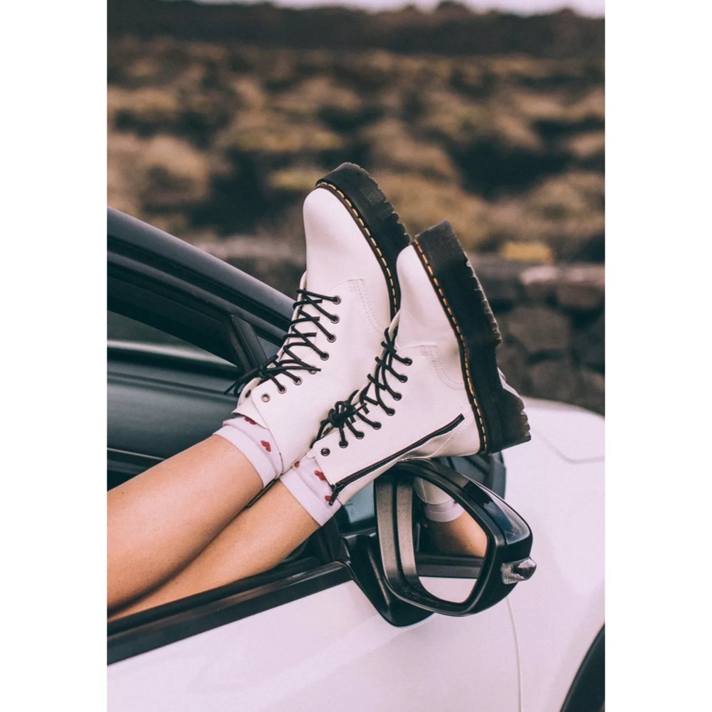 Dr. Martens Jadon Platform 8-Eye Laced High Boot white women’s size 10 LIKE NEW